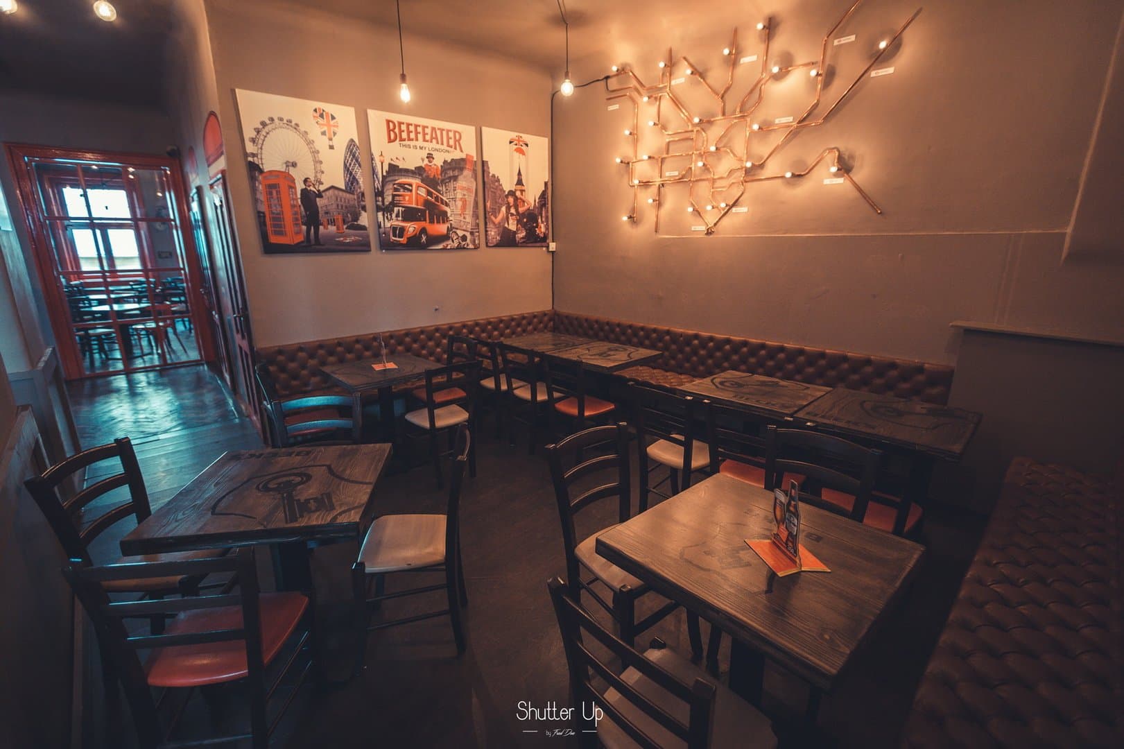 Londoner Pub Interior 4